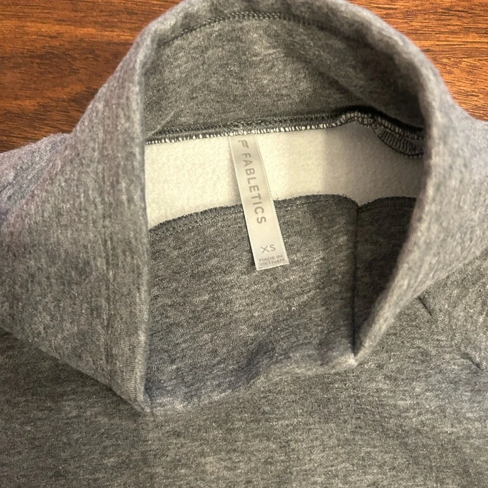 Fabletics Heather Gray Women's Turtleneck Sweater